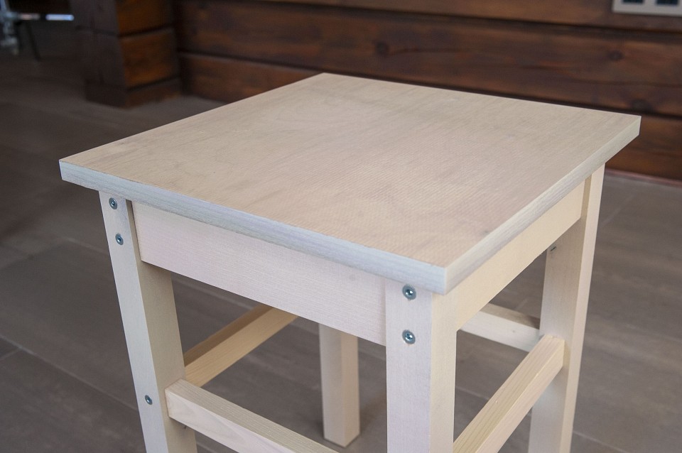 Табурет прямая нога массив