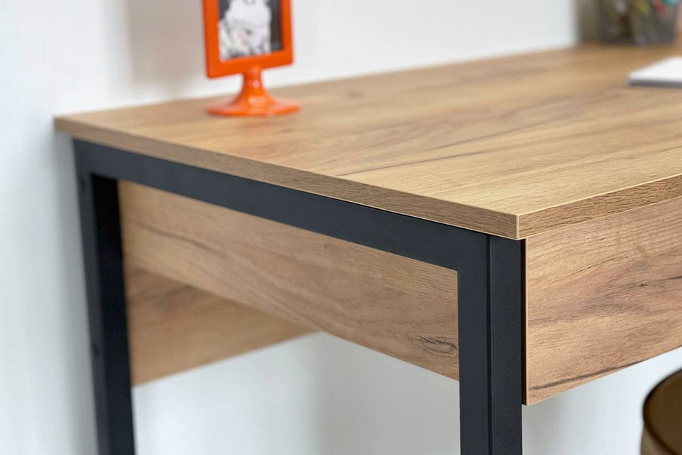 Стол письменный Юниор