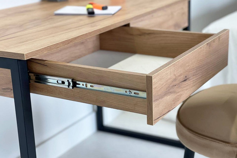 Стол письменный Юниор