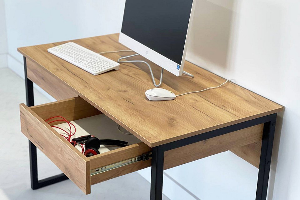 Стол письменный Юниор