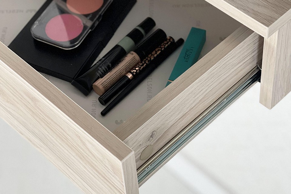 Стол туалетный Арина sta-01.1747